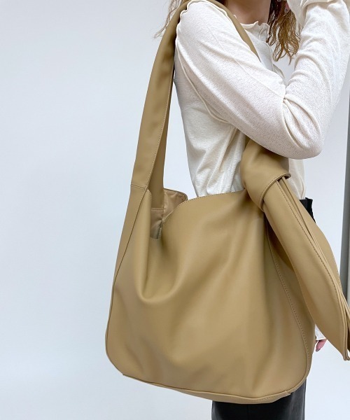 loti（ロティ）の「loti BIG結び目BAG（トートバッグ・レディース・ブラック/ベージュ/ブラック系その他/ブラウン/アイボリー・ONE SIZE）」の21枚目の写真