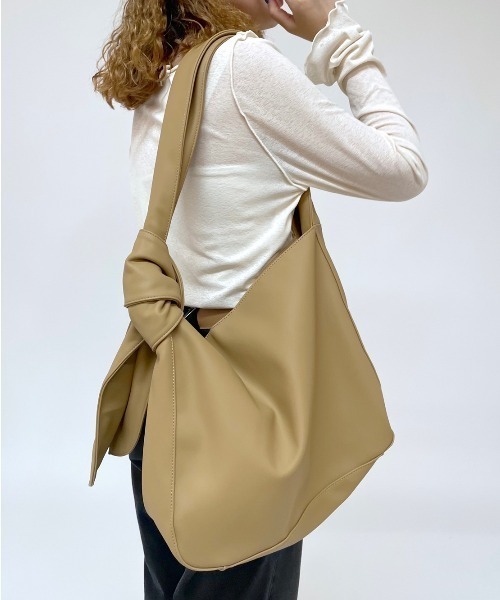 loti（ロティ）の「loti BIG結び目BAG（トートバッグ・レディース・ブラック/ベージュ/ブラック系その他/ブラウン/アイボリー・ONE SIZE）」の12枚目の写真