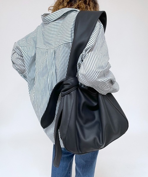 loti（ロティ）の「loti BIG結び目BAG（トートバッグ・レディース・ブラック/ベージュ/ブラック系その他/ブラウン/アイボリー・ONE SIZE）」の10枚目の写真