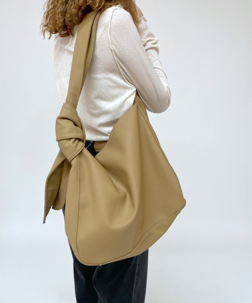 loti（ロティ）の「loti BIG結び目BAG（トートバッグ・レディース・ブラック/ベージュ/ブラック系その他/ブラウン/アイボリー・ONE SIZE）」の9枚目の写真