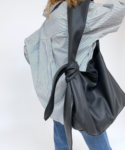 loti（ロティ）の「loti BIG結び目BAG（トートバッグ・レディース・ブラック/ベージュ/ブラック系その他/ブラウン/アイボリー・ONE SIZE）」の13枚目の写真