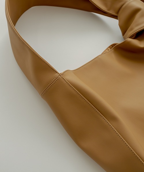 loti（ロティ）の「loti BIG結び目BAG（トートバッグ・レディース・ブラック/ベージュ/ブラック系その他/ブラウン/アイボリー・ONE SIZE）」の11枚目の写真