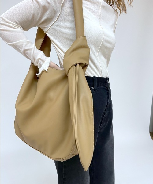 loti（ロティ）の「loti BIG結び目BAG（トートバッグ・レディース・ブラック/ベージュ/ブラック系その他/ブラウン/アイボリー・ONE SIZE）」の20枚目の写真