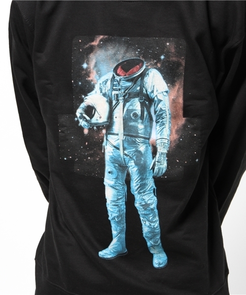 XLARGE（エクストララージ）の「HEAD IN THE CLOUDS CREW NECK SWEAT（スウェット・メンズ・ブラック・SMALL/MEDIUM/X-LARGE/LARGE）」の4枚目の写真