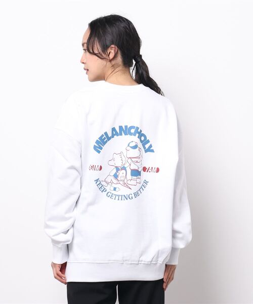 SPINNS（スピンズ）の「Crocodile&Pigイラストデザイン クルーネックスウェット（スウェット・レディース・ブラック/オフホワイト/オートミール/グレイッシュブルー・ONESIZE）」の5枚目の写真