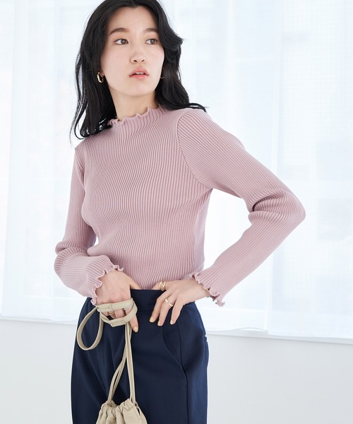 earth music&ecology(アースミュージックアンドエコロジー)の「ハイネックメローリブニットプルオーバー*(ニット/セーター・レディース・ブラック/オフホワイト/サックスブルー/ライトピンク・S/M)」の4枚目の写真