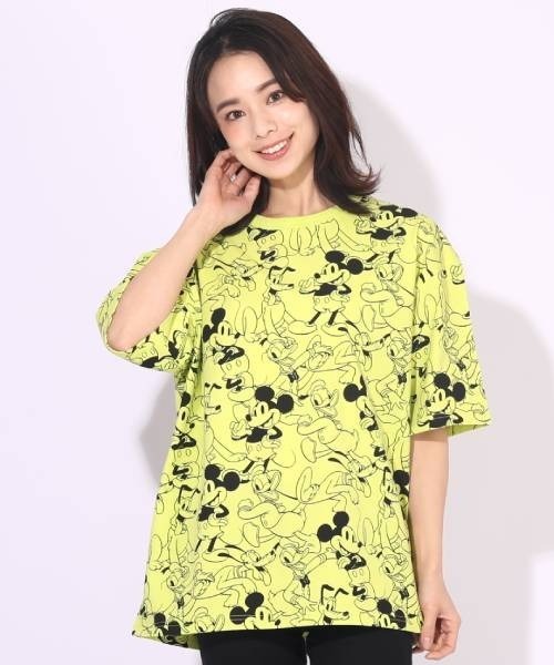 Disney(ディズニー)の「一部店舗/通販限定 親子お揃い ディズニー 総柄Tシャツ 6468A(Tシャツ/カットソー・レディース・オレンジ系その他/ピンク/ライトグリーン/グリーン/コーラルピンク/パープル/オレンジ/ターコイズブルー/ライトブルー/バイオレット・S/M/L/XL)」の2枚目の写真