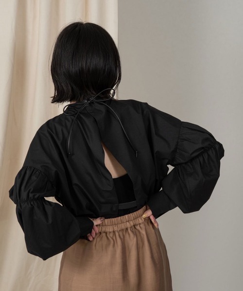 lawgy(ラウジー)の「leather strap sleeve gather blouse(シャツ/ブラウス・レディース・ホワイト/ベージュ/ブラック・FREE)」の19枚目の写真