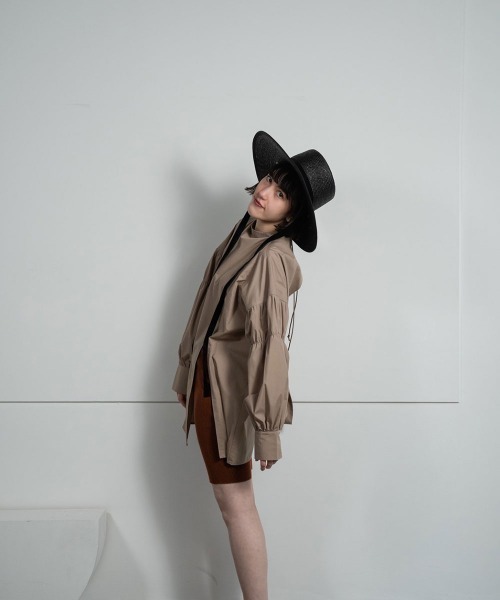 lawgy(ラウジー)の「leather strap sleeve gather blouse(シャツ/ブラウス・レディース・ホワイト/ベージュ/ブラック・FREE)」の11枚目の写真