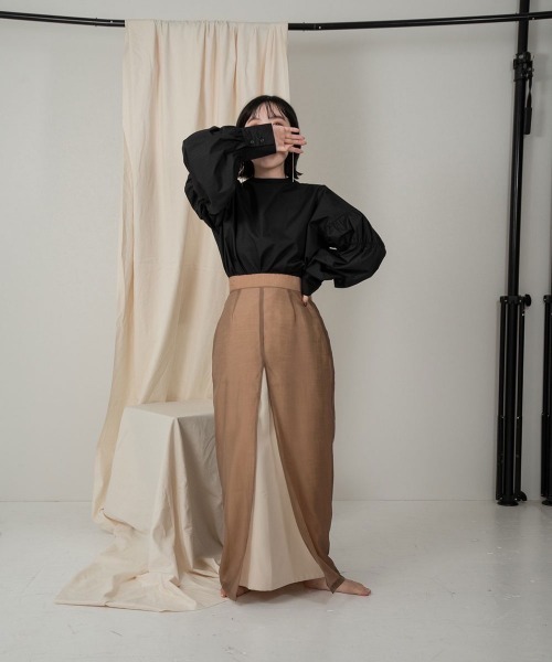 lawgy(ラウジー)の「leather strap sleeve gather blouse(シャツ/ブラウス・レディース・ホワイト/ベージュ/ブラック・FREE)」の7枚目の写真