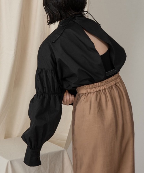lawgy(ラウジー)の「leather strap sleeve gather blouse(シャツ/ブラウス・レディース・ホワイト/ベージュ/ブラック・FREE)」の9枚目の写真