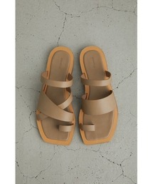 アシンメトリーフラットサンダル
