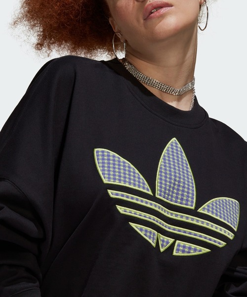 adidas(アディダス)の「トレフォイル アプリケーション ルーズ スウェット / アディダスオリジナルス / トレーナー(スウェット・レディース・ブラック/ホワイト・SMALL/MEDIUM/LARGE/X-LARGE/XX-LARGE/X-SMALL)」の4枚目の写真