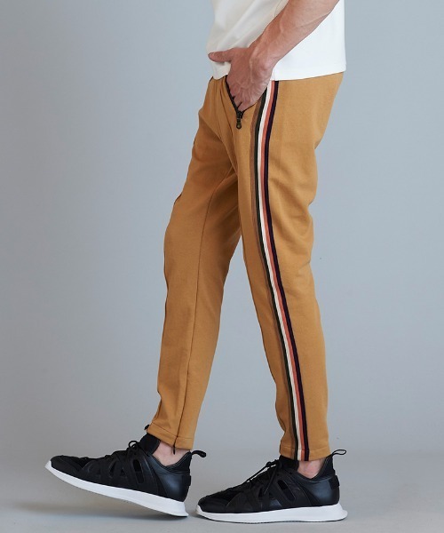 NO ID.(ノーアイディ)の「mp10029-サイドライントラックジャージPT パンツ(その他パンツ・メンズ・ベージュ/グレー/ブラック・3/2/1)」の14枚目の写真