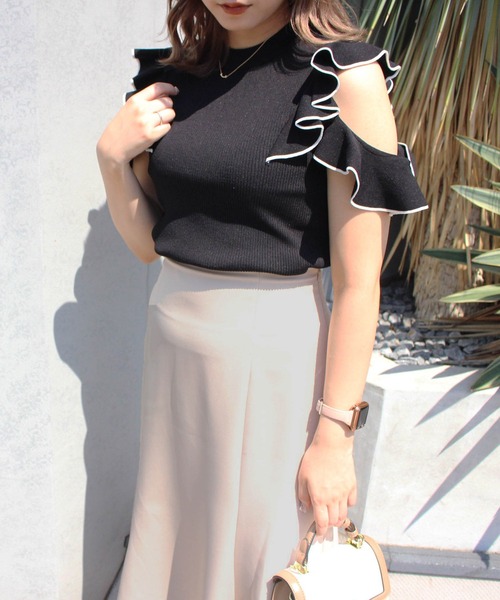 INGNI(イング)の「肩開き配色フリルニット(ニット/セーター・レディース・ホワイト×ブラック/ブラック×ホワイト/グレー系その他/ピンク系2・M)」の7枚目の写真