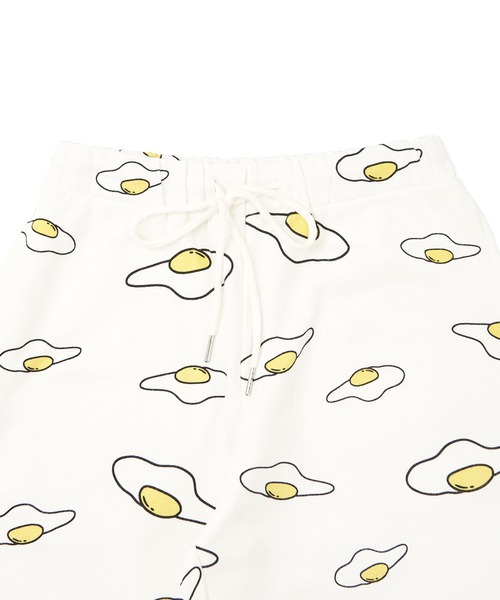 PUNYUS（プニュズ）の「目玉焼き総柄スウェットパンツ（スウェットパンツ・レディース・ホワイト/ブラック・1/2/4/3）」の8枚目の写真