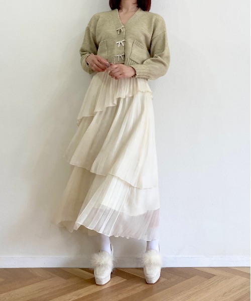 titty＆Co. PETIT（ティティアンドコープティ）の「【titty&Co.PETIT 】リボンボタンVネックカーディガン（カーディガン/ボレロ・レディース・ホワイト/ブルー/ベージュ・FREE）」の2枚目の写真