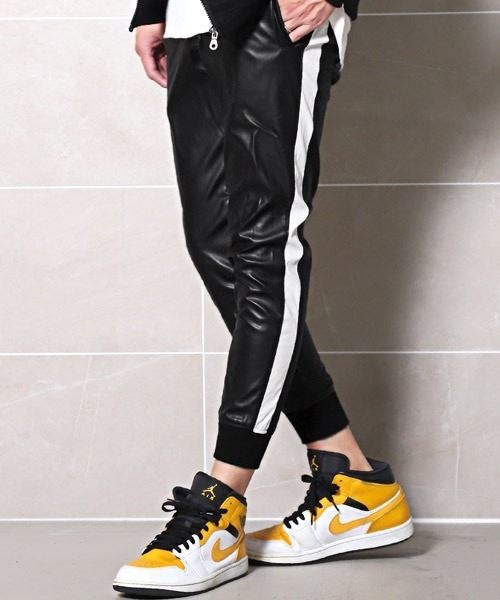 LUXSTYLE(ラグスタイル)の「PUレザージョガーパンツ(その他パンツ・メンズ・ブラック×ホワイト/ブラック×ブラック・M/XL/L)」の2枚目の写真