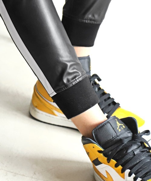 LUXSTYLE(ラグスタイル)の「PUレザージョガーパンツ(その他パンツ・メンズ・ブラック×ホワイト/ブラック×ブラック・M/XL/L)」の10枚目の写真