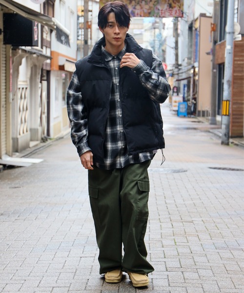 SPINNS（スピンズ）の「【ビックシルエット】ジップアップ フェイクダウンベスト（ダウンベスト・メンズ・ブラック・ONESIZE）」の3枚目の写真