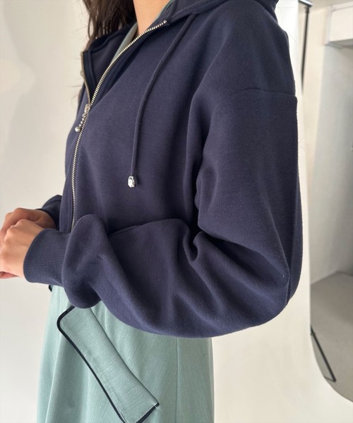 REDYAZEL（レディアゼル）の「ドルマンジップパーカー（パーカー・レディース・オフホワイト/サックスブルー/ネイビー/オレンジ・FREE）」の5枚目の写真