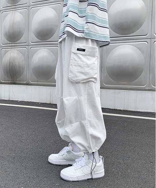 NEW GENTLEMAN（ニュージェントルマン）の「マーべリック ワイドストレート バルーンカーゴ（カーゴパンツ・メンズ・ホワイト/ブラック/オリーブ・S/M/L）」の2枚目の写真