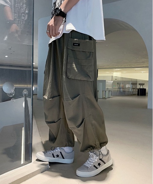 NEW GENTLEMAN（ニュージェントルマン）の「マーべリック ワイドストレート バルーンカーゴ（カーゴパンツ・メンズ・ホワイト/ブラック/オリーブ・S/M/L）」の3枚目の写真