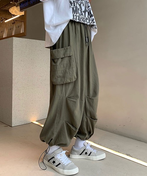 NEW GENTLEMAN（ニュージェントルマン）の「マーべリック ワイドストレート バルーンカーゴ（カーゴパンツ・メンズ・ホワイト/ブラック/オリーブ・S/M/L）」の5枚目の写真