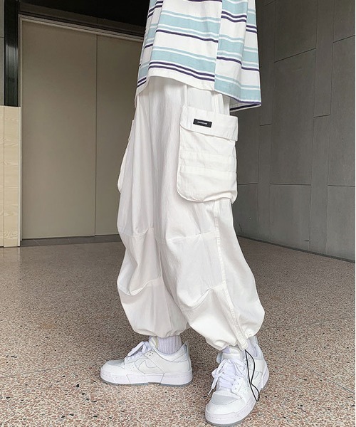 NEW GENTLEMAN（ニュージェントルマン）の「マーべリック ワイドストレート バルーンカーゴ（カーゴパンツ・メンズ・ホワイト/ブラック/オリーブ・S/M/L）」の11枚目の写真