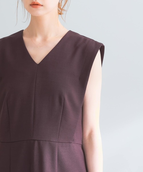 URBAN RESEARCH ROSSO WOMEN(アーバンリサーチ ロッソ)の「リネン混Vネックストレートワンピース(ワンピース・レディース・ブラウン/ライトベージュ・FREE)」の4枚目の写真
