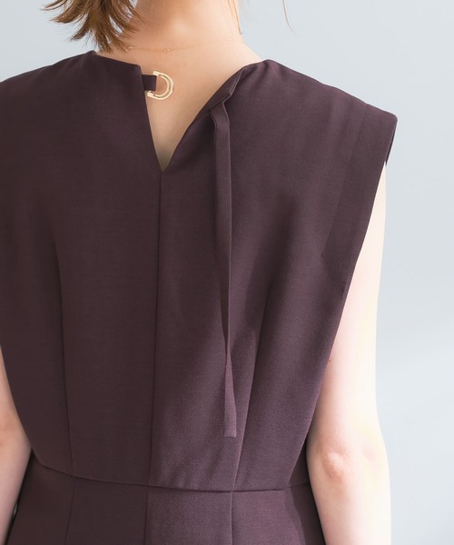 URBAN RESEARCH ROSSO WOMEN(アーバンリサーチ ロッソ)の「リネン混Vネックストレートワンピース(ワンピース・レディース・ブラウン/ライトベージュ・FREE)」の19枚目の写真