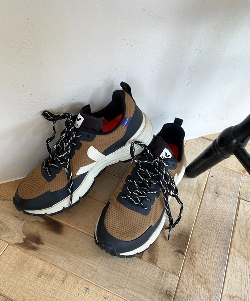LOUNGEDRESS（ラウンジドレス）の「【VEJA/ヴェジャ】スニーカー DEKKAN（スニーカー・レディース・キャメル/チャコールグレー・38/39/37）」の2枚目の写真