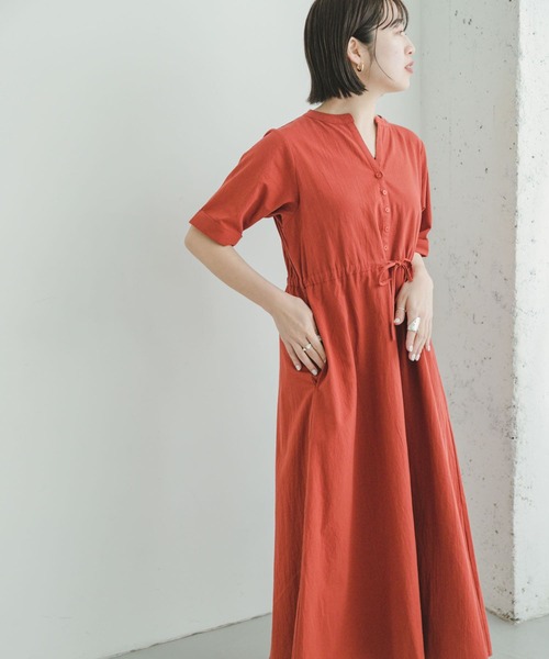 ITEMS URBANRESEARCH（アイテムズ アーバンリサーチ）の「ドライコットンワンピース（ワンピース・レディース・チャコールグレー/モカ/ブルー/レッド系その他・FREE）」の4枚目の写真