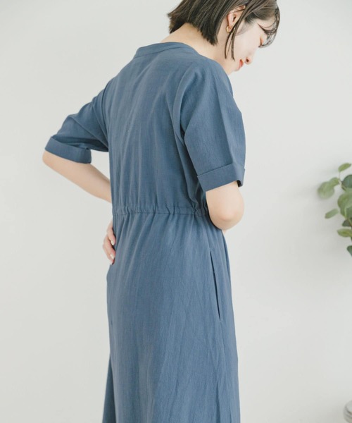 ITEMS URBANRESEARCH（アイテムズ アーバンリサーチ）の「ドライコットンワンピース（ワンピース・レディース・チャコールグレー/モカ/ブルー/レッド系その他・FREE）」の5枚目の写真