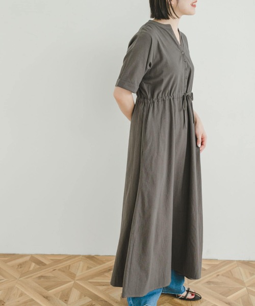 ITEMS URBANRESEARCH（アイテムズ アーバンリサーチ）の「ドライコットンワンピース（ワンピース・レディース・チャコールグレー/モカ/ブルー/レッド系その他・FREE）」の16枚目の写真