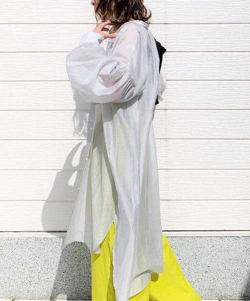 Q(キュー)の「Backギャザーシャツ(シャツ/ブラウス・レディース・ライトグレー/キャメル・MEDIUM)」の4枚目の写真