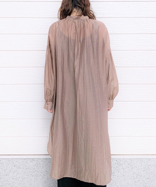 Q(キュー)の「Backギャザーシャツ(シャツ/ブラウス・レディース・ライトグレー/キャメル・MEDIUM)」の13枚目の写真