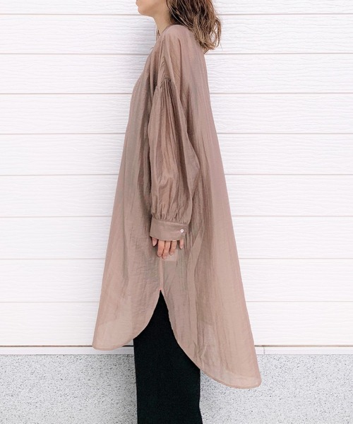 Q(キュー)の「Backギャザーシャツ(シャツ/ブラウス・レディース・ライトグレー/キャメル・MEDIUM)」の12枚目の写真