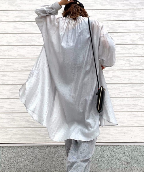 Q(キュー)の「Backギャザーシャツ(シャツ/ブラウス・レディース・ライトグレー/キャメル・MEDIUM)」の17枚目の写真