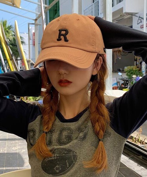 VIBGYOR Women（ヴィブジョー　ウィメン）の「【float】シンプル アルファベット R刺繍 キャップ【6色展開】（キャップ・レディース・ホワイト/ベージュ/ブラック/ダークブラウン/ライトブラウン/グリーン・FREE）」の4枚目の写真