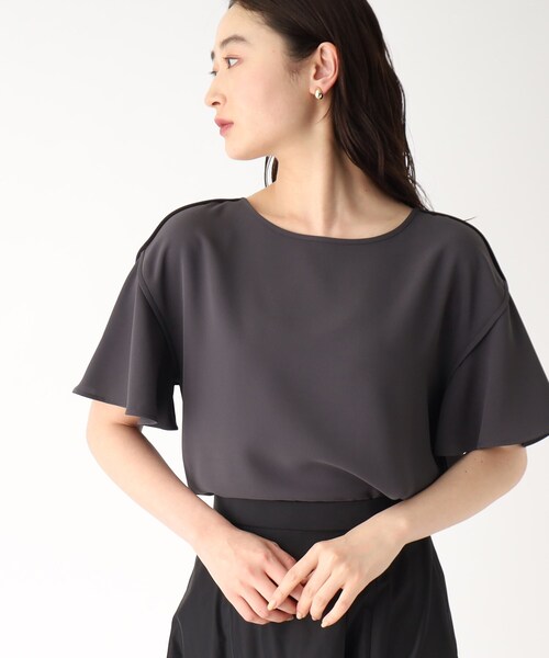 OPAQUE.CLIP(オペークドットクリップ)の「◆パイピングフレアスリーブブラウス【イージーケア/洗濯機洗い可】(シャツ/ブラウス・レディース・チャコールグレー/ブラック系4/キャメル/ホワイト系7・36/38/40/42)」の8枚目の写真