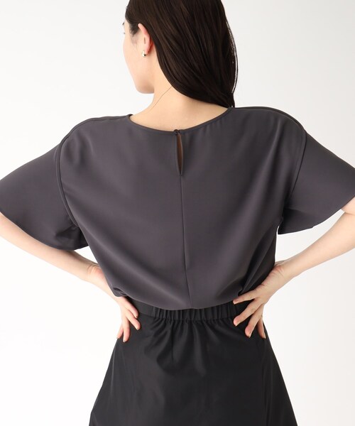 OPAQUE.CLIP(オペークドットクリップ)の「◆パイピングフレアスリーブブラウス【イージーケア/洗濯機洗い可】(シャツ/ブラウス・レディース・チャコールグレー/ブラック系4/キャメル/ホワイト系7・36/38/40/42)」の10枚目の写真