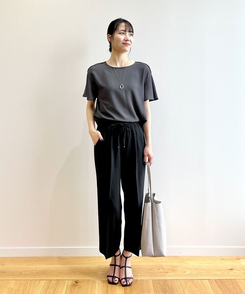 OPAQUE.CLIP(オペークドットクリップ)の「◆パイピングフレアスリーブブラウス【イージーケア/洗濯機洗い可】(シャツ/ブラウス・レディース・チャコールグレー/ブラック系4/キャメル/ホワイト系7・36/38/40/42)」の12枚目の写真