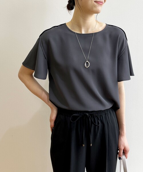 OPAQUE.CLIP(オペークドットクリップ)の「◆パイピングフレアスリーブブラウス【イージーケア/洗濯機洗い可】(シャツ/ブラウス・レディース・チャコールグレー/ブラック系4/キャメル/ホワイト系7・36/38/40/42)」の15枚目の写真