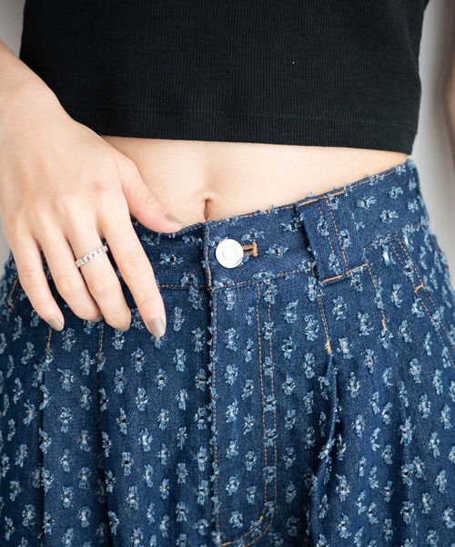 WEGO（ウィゴー）の「WEGO/パンチングデニムタックバギーパンツ（デニムパンツ・レディース・ダークインディゴブルー・FREE）」の4枚目の写真