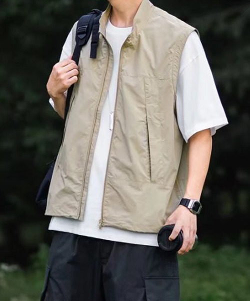 NOWLE（ノウル）の「【NOWLE】スタンドカラー ルーズ ストリート ベスト（ベスト・メンズ・ネイビー/ベージュ・FREE）」の2枚目の写真