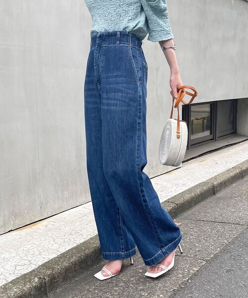 fredy emue(フレディエミュ)の「ライトオンスデニムセミワイドパンツ(デニムパンツ・レディース・ネイビー/ブルー・34/36/38)」の4枚目の写真