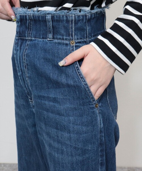 fredy emue(フレディエミュ)の「ライトオンスデニムセミワイドパンツ(デニムパンツ・レディース・ネイビー/ブルー・34/36/38)」の5枚目の写真