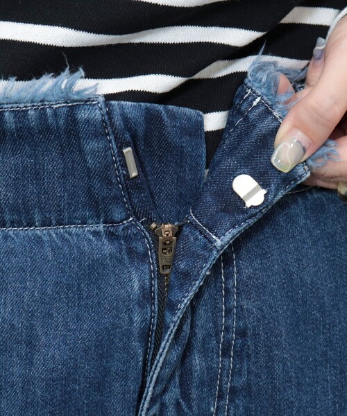 fredy emue(フレディエミュ)の「ライトオンスデニムセミワイドパンツ(デニムパンツ・レディース・ネイビー/ブルー・34/36/38)」の8枚目の写真