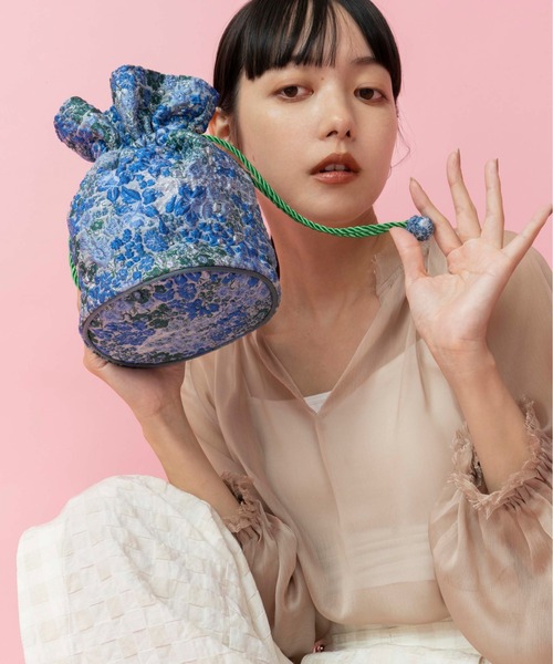 Casselini(キャセリーニ)の「Casselini(キャセリーニ)ジャガード巾着(ハンドバッグ・レディース・ブルー/ブラック/アイボリー・FREE)」の1枚目の写真